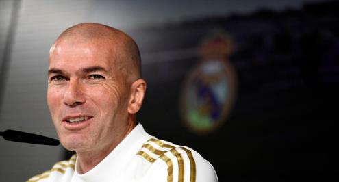 قبل نهائي كأس السوبر.. زيدان لا يعرف خسارة النهائيات مع ريال مدريد